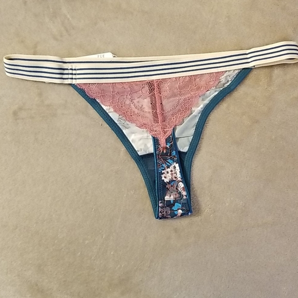 3/$25 Sam Edelman Thong with Lace - Picture 3 of 6